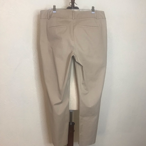 Ann Taylor beige ankle length pants - Size 8 - Picture 5 of 8